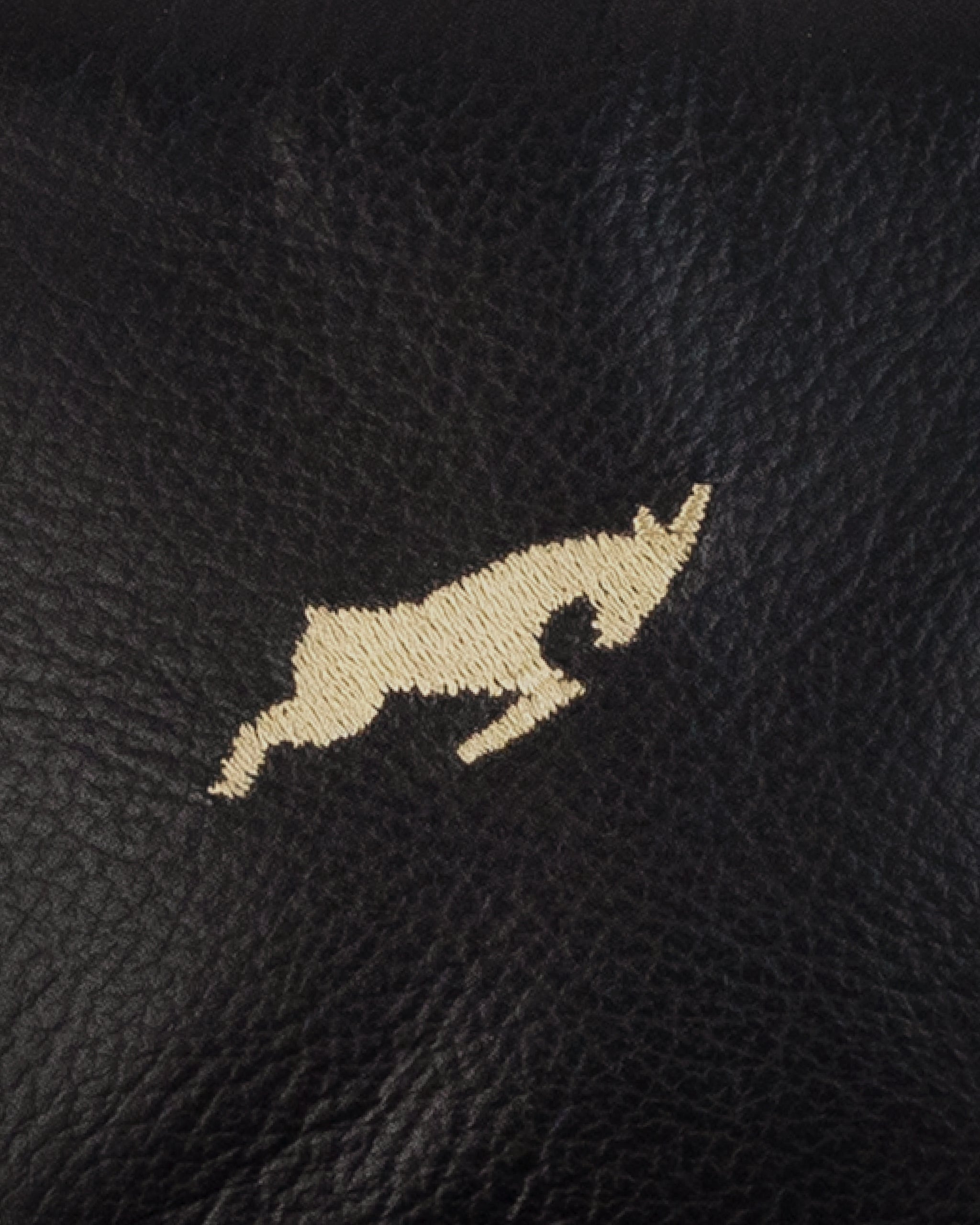 Svart lädermulletputter