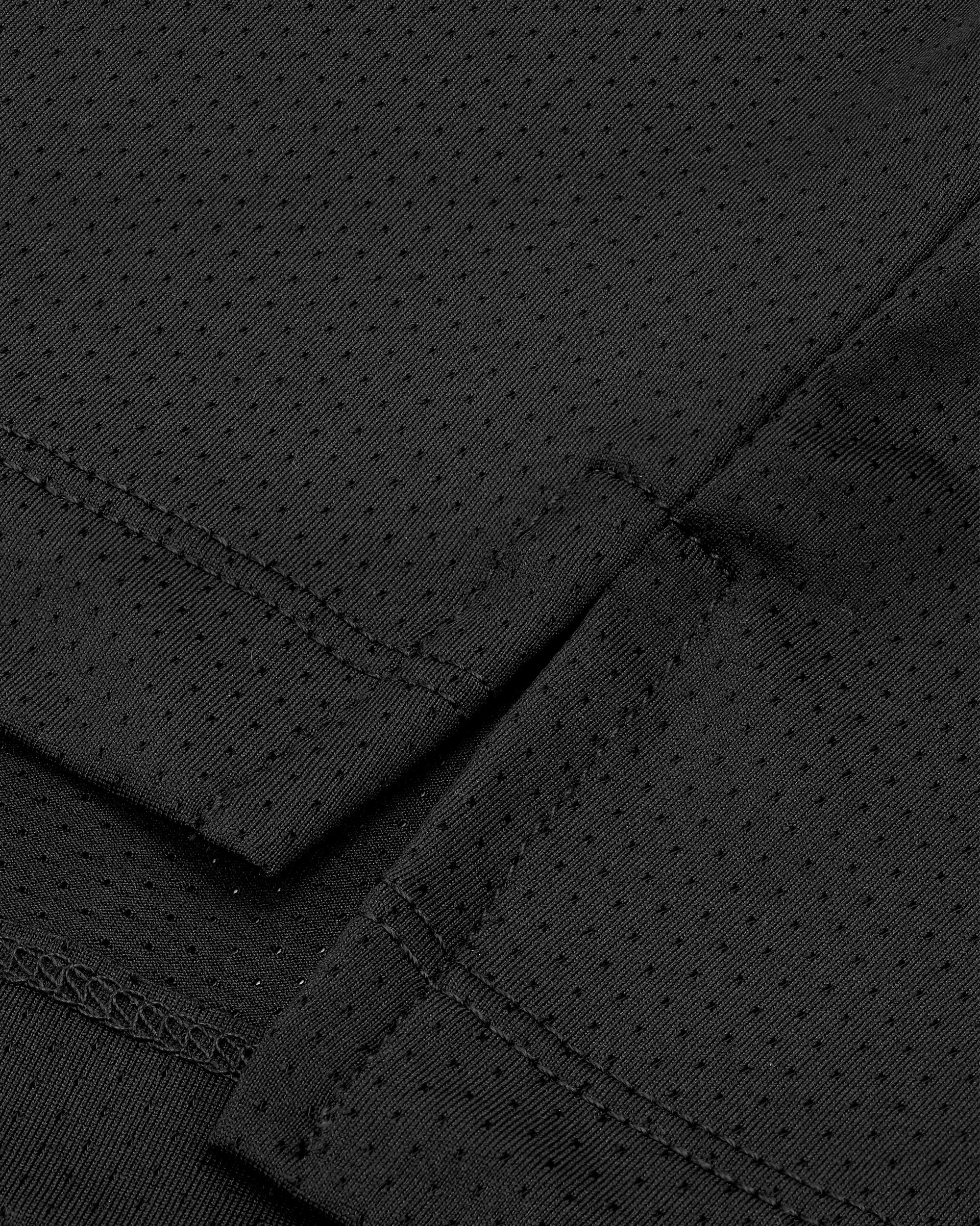 Svart golfpikétröja med mesh-teknik